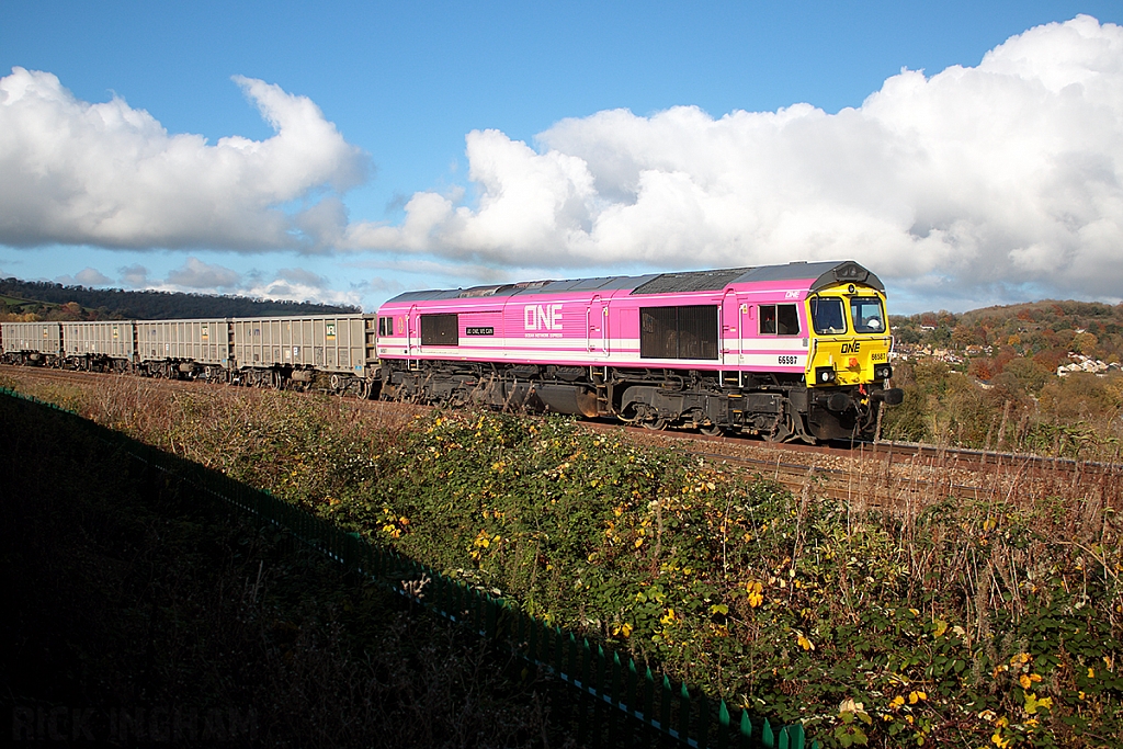Class 66 - 66587 - Freightliner