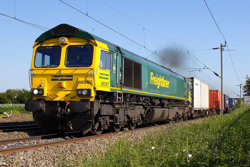 Class 66 - 66587 - Freightliner