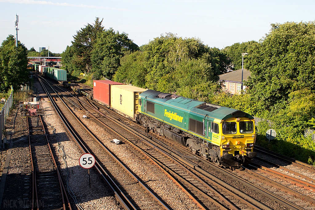 Class 66 - 66517 - Freightliner