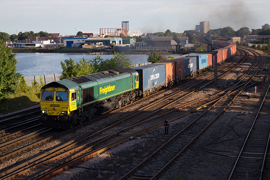 Class 66 - 66588 - Freightliner