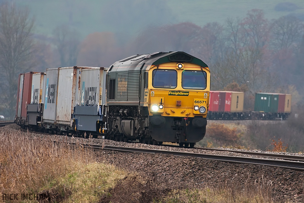 Class 66 - 66571 - Freightliner