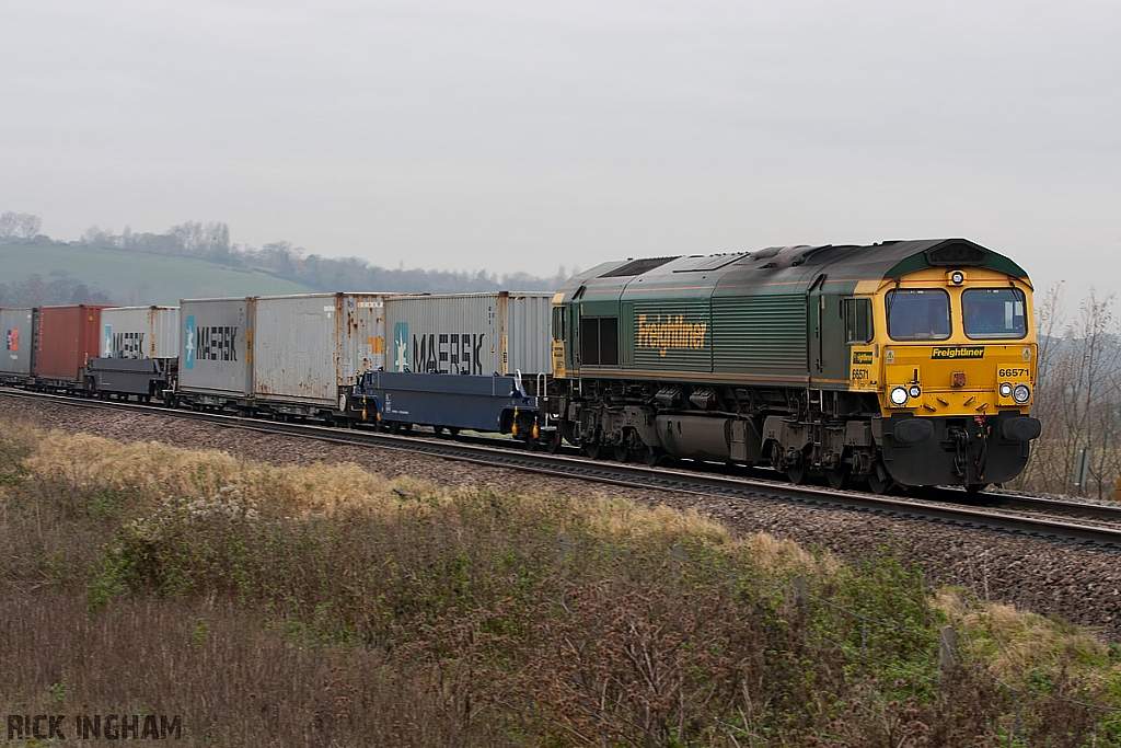 Class 66 - 66571 - Freightliner