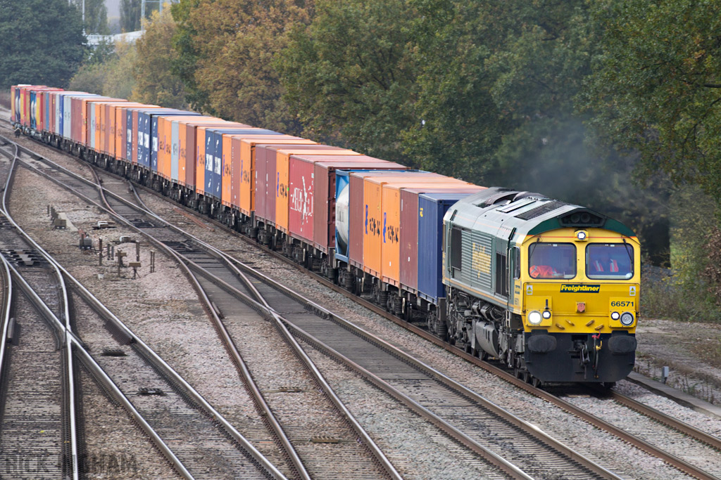 Class 66 - 66571 - Freightliner