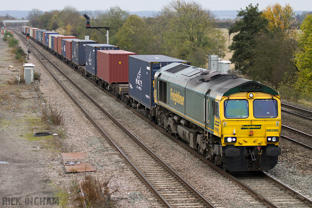 Class 66 - 66588 - Freightliner