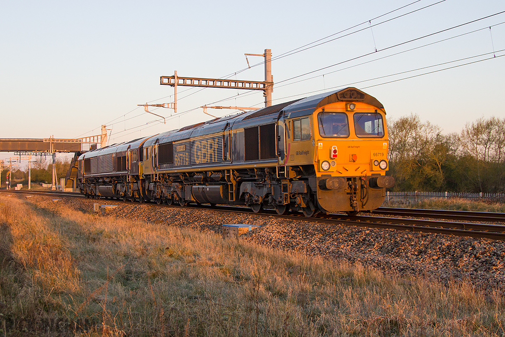 Class 66 - 66719 + 66743 - GBRf