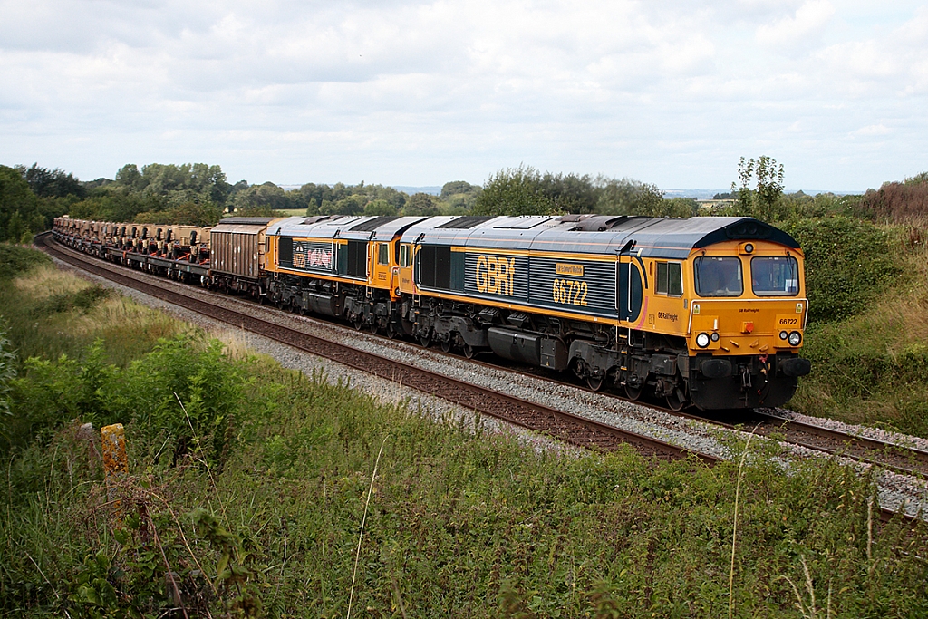 Class 66 - 66772 + 66725 - GBRf