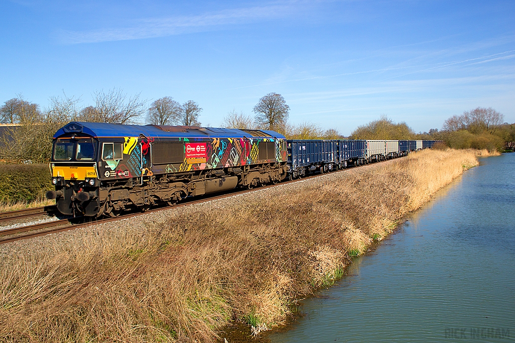 Class 66 - 66718 - GBRf