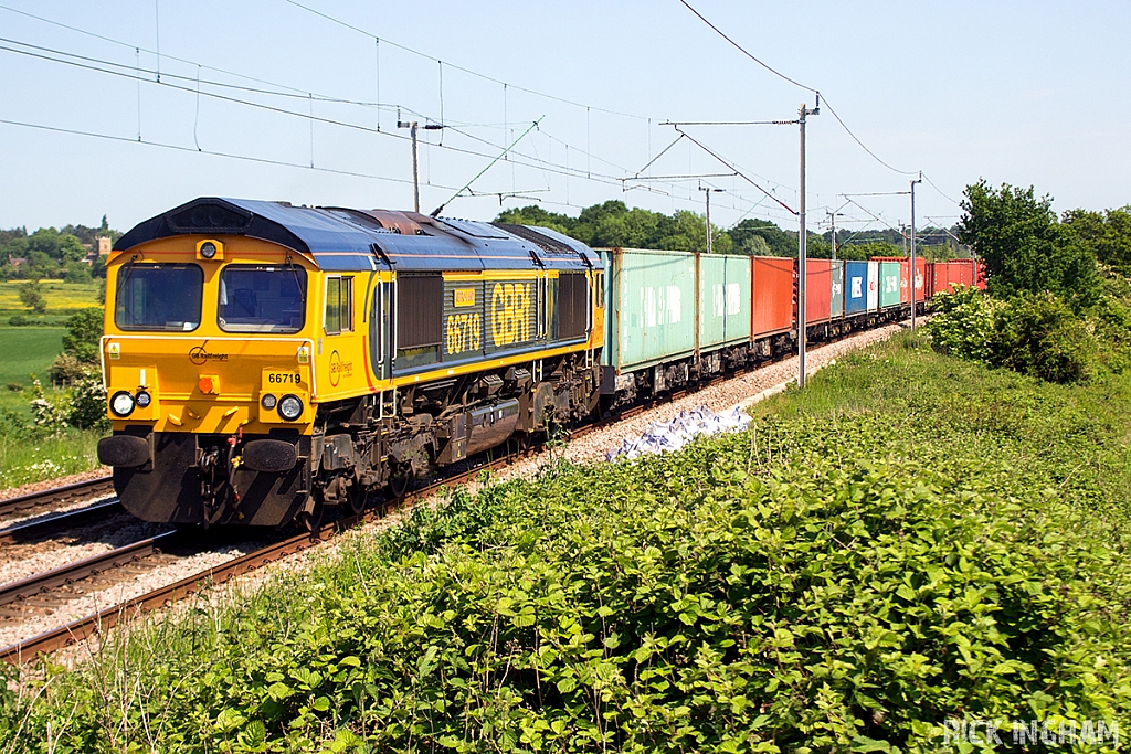 Class 66 - 66719 - GBRf