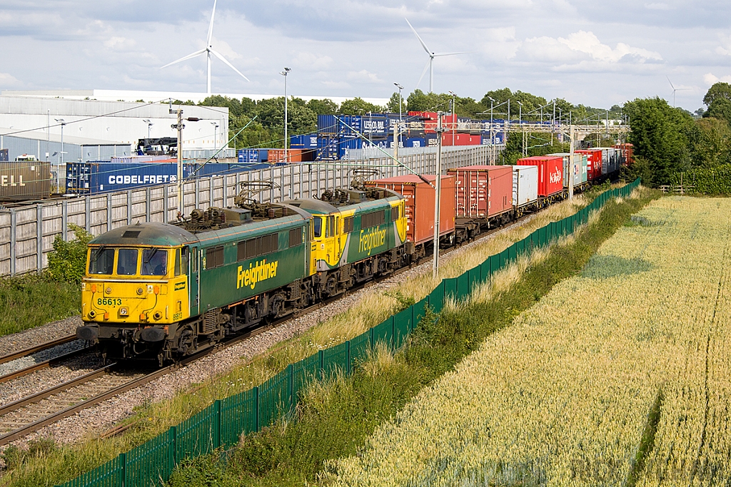 Class 86 - 86613 + 86622 - Freightliner