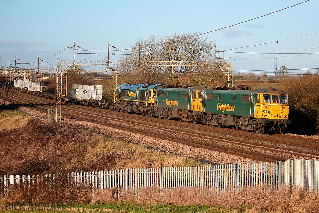 Class 86 - 86638 + 86605 + Class 66 - 66592 - Freightliner