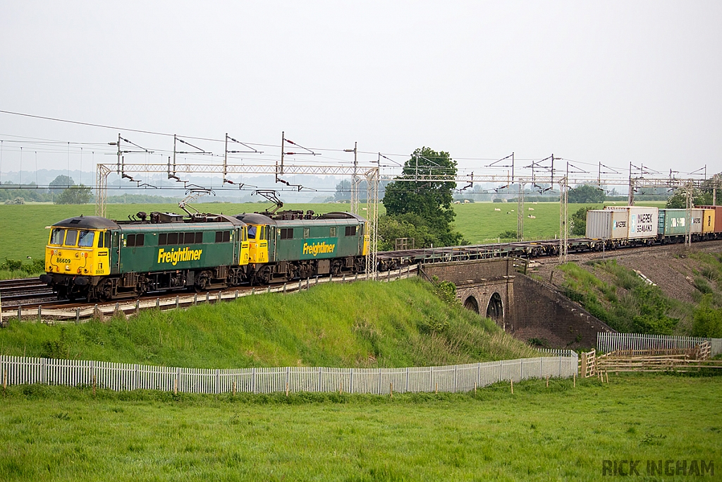 Class 86 - 86609 + 86610 - Freightliner