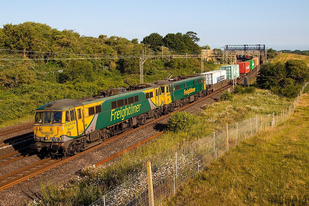 Class 86 - 86637 + 86639 - Freightliner