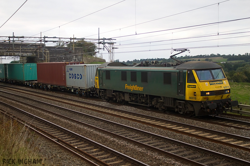 Class 90 - 90016 - Freightliner