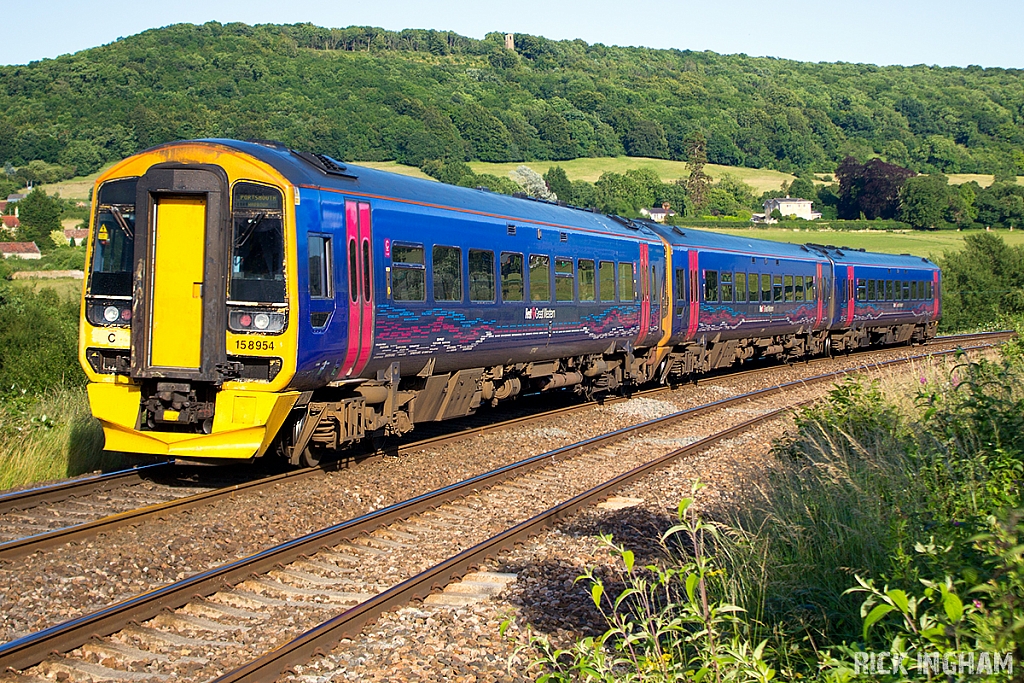 Class 158 - 158954 - FGW