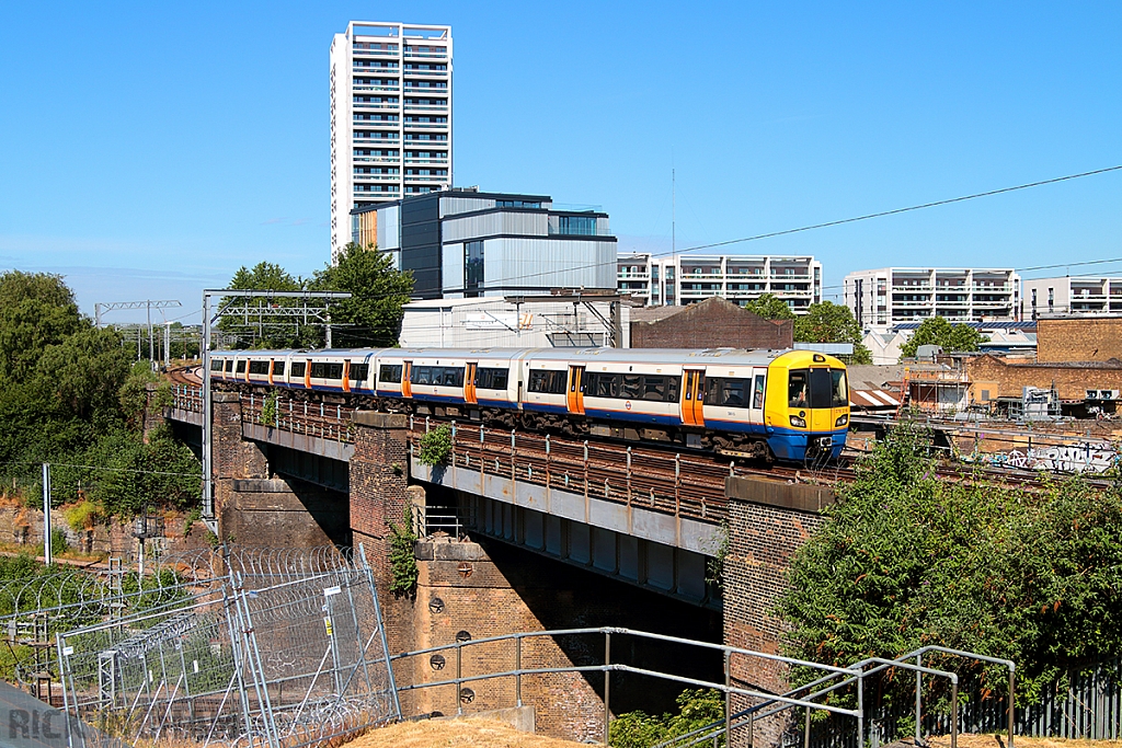 Class 378 - 378215 - London Overground