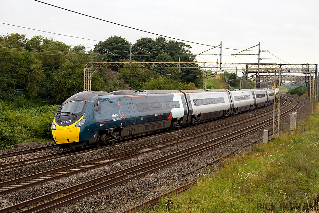 Class 390 Pendolino - 390152 - Avanti West Coast