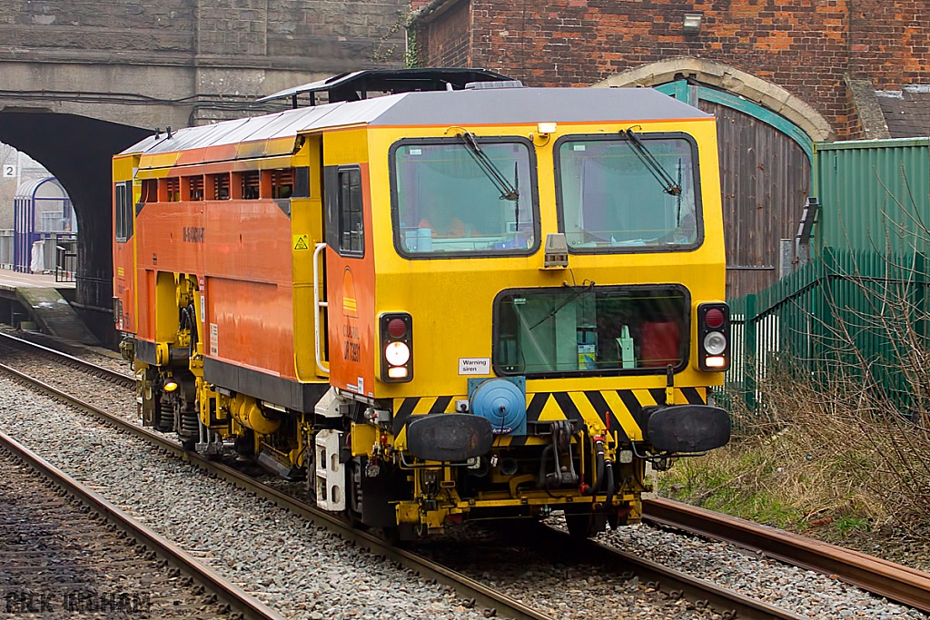 Tamper - DR73931 - Colas Rail