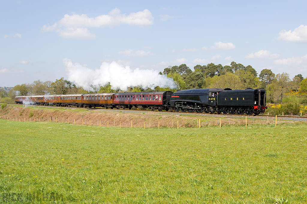 LNER Class A4 - 4498 Sir Nigel Gresley (60007)