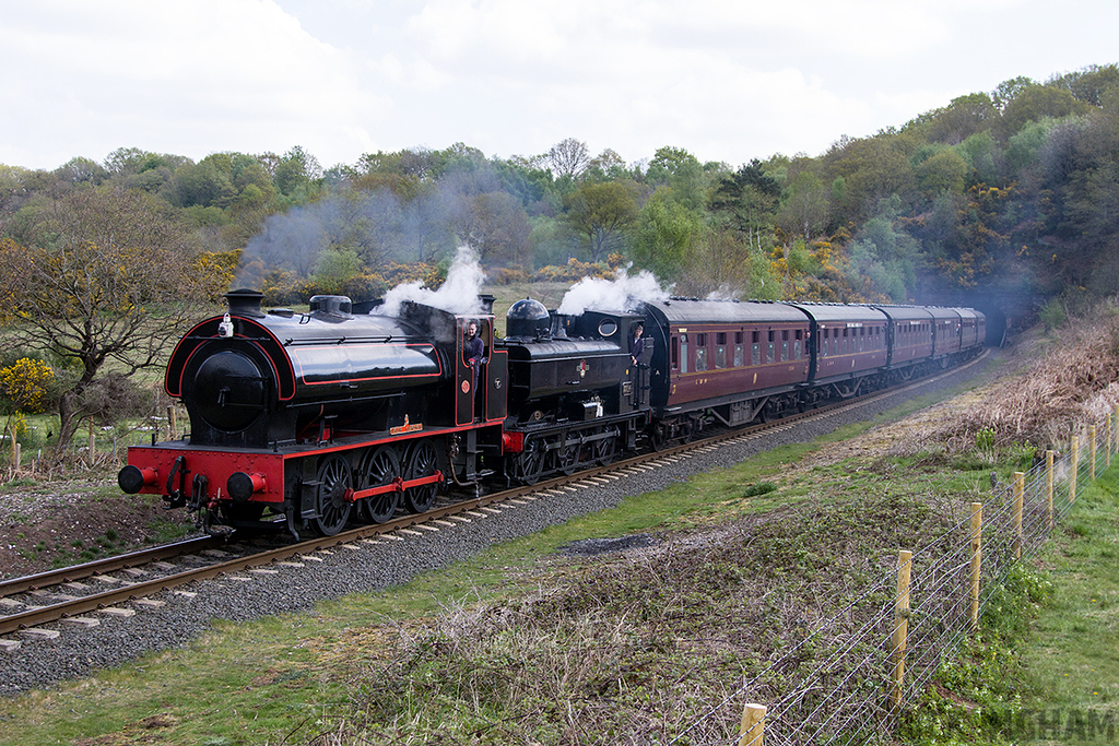 WD Austerity - WD 71516 Welsh Guardsman + GWR Collett 5700 class - 7714