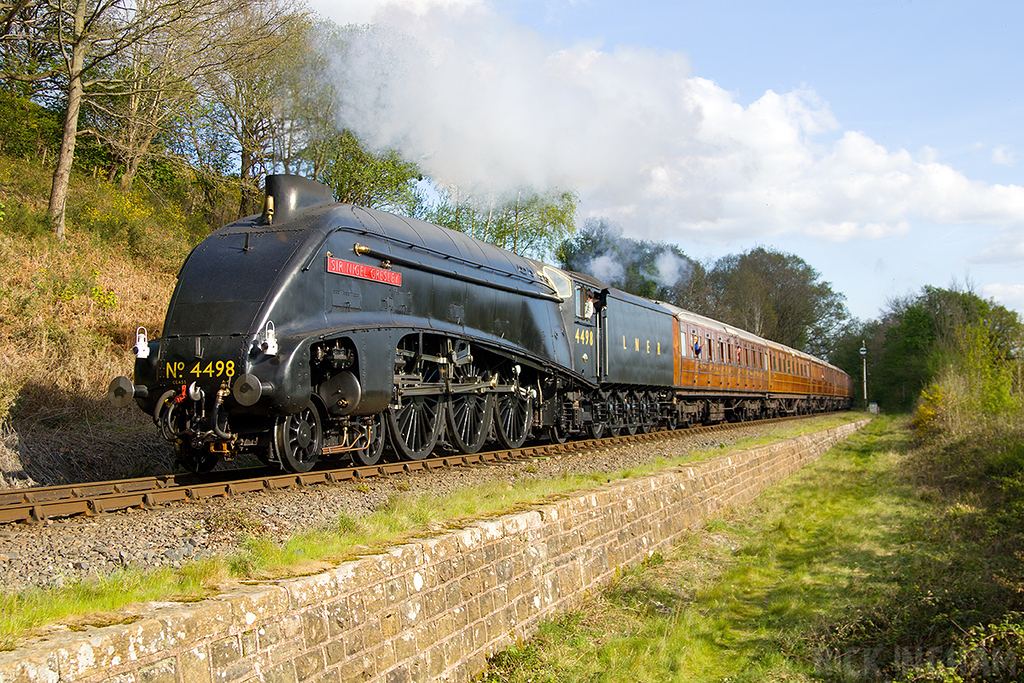 LNER Class A4 - 4498 Sir Nigel Gresley (60007)