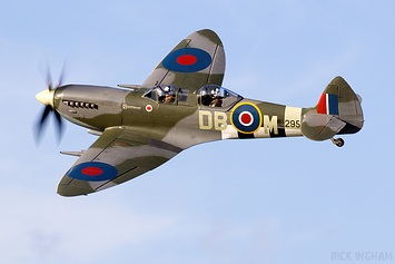 Supermarine Spitfire T9 - ML295 / G-CLXB - RAF