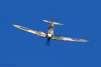 Supermarine Spitfire T9 - ML295 / G-CLXB - RAF