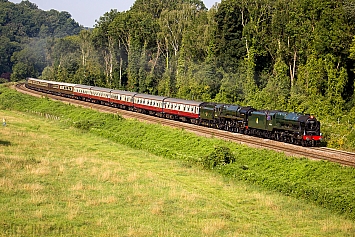 LMS Royal Scot Class - 6100 'Royal Scot' + BR standard Class 7 - 70000 "Britannia"